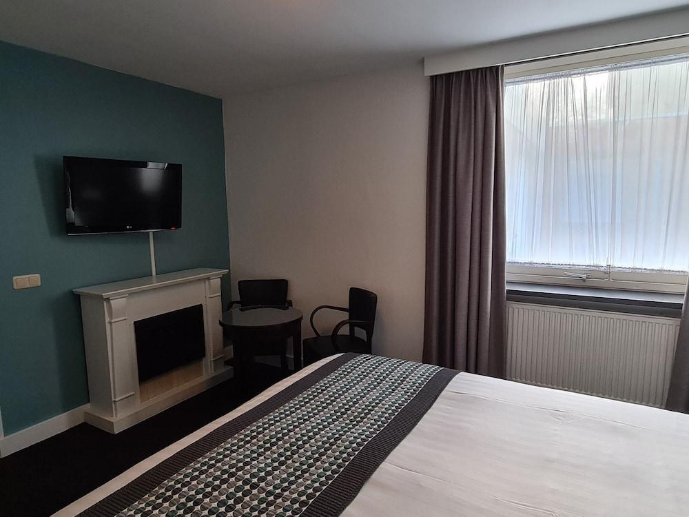 Amsterdam Hotel 3*