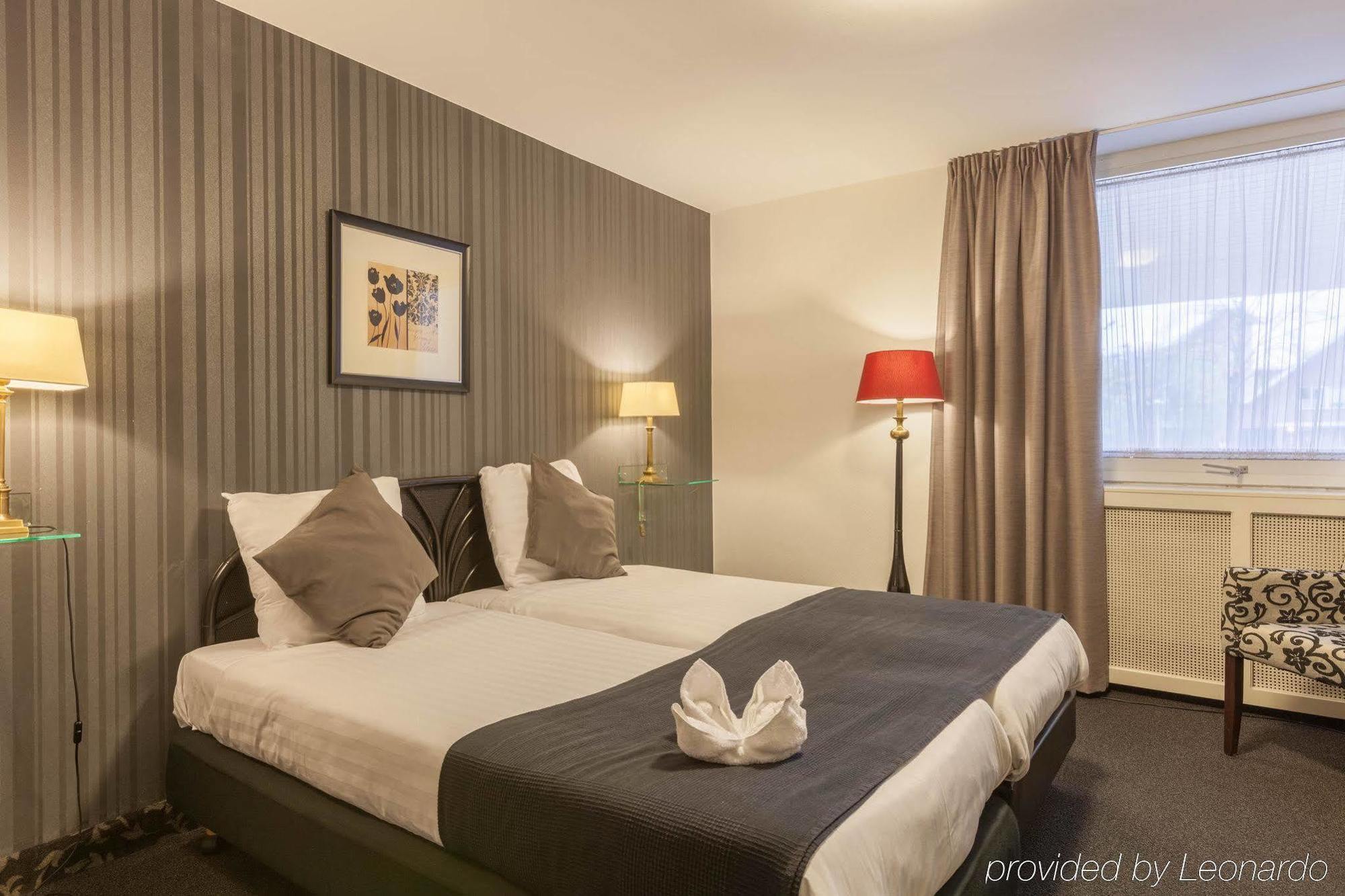 Amsterdam Hotel 3*